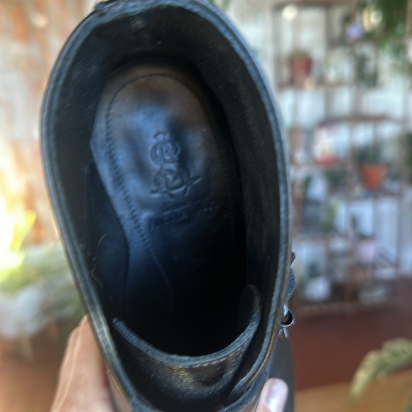 The office of Angela Scott miss Joan boots sz 8 - Picture 6 of 7